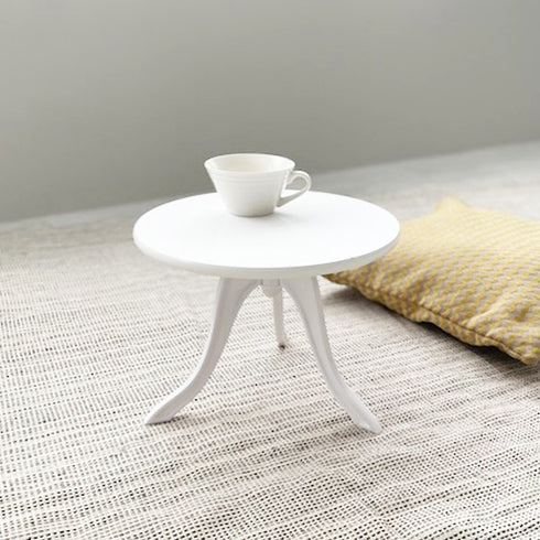 支柱を外して組み立てれば高さ22.5cmのミニテーブルとして2WAYでお使いいただけます。