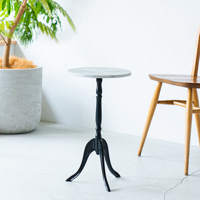 ディテールにこだわったデザインが美しく、海外インテリアのような風格を感じる一品です。