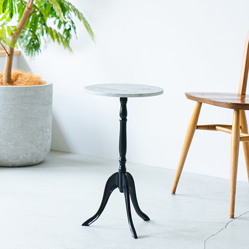 ディテールにこだわったデザインが美しく、海外インテリアのような風格を感じる一品です。