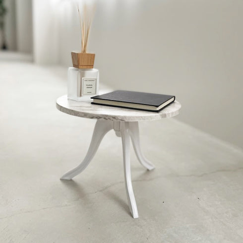 柱を外して組み立てれば高さ22.5cmのミニテーブルとして2WAYでお使いいただけます。