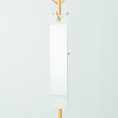 フックミラーの上部の穴をポールやフックに引っかけるだけで簡単に設置できます。