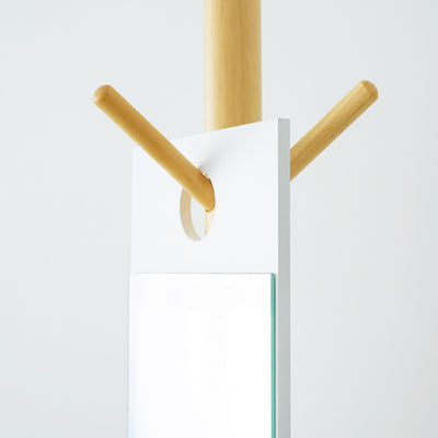 NG-NK725のリビングハンガーに引っ掛けてお使いいただくことで、より使い方の幅が広がることでしょう。