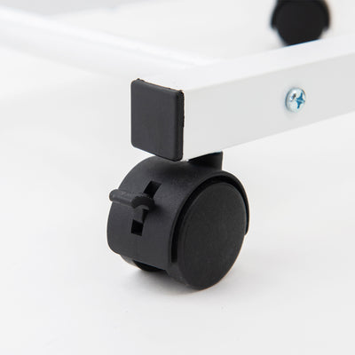 キャスターにはストッパーが付いており、しっかりとその場に固定した状態でのご使用が可能です。