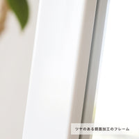 【安全性にも配慮】万が一の時にも安心な飛散防止加工ミラーと、安定感を高める金具付きです。