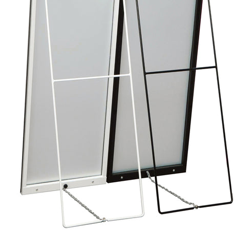 スタンドには開きすぎを防ぐ金具付きで安全面にも配慮を欠かしません。