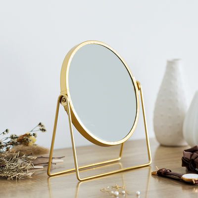 落ち着いたゴールドのフレームと丸形のミラーが目を惹く、卓上ミラー