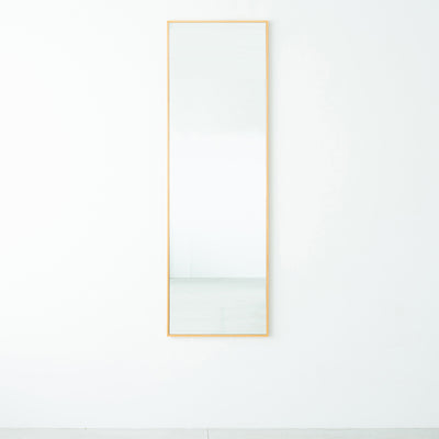 ウォールミラーは、玄関やトイレなどスペースの無い場所に鏡をプラスしたい場合に最適です。