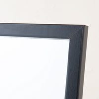 【細部までこだわったデザイン】マットな質感のフレームは、主張しすぎず上品な印象を与え、どんなお部屋にも自然に馴染みます。