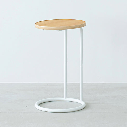 【暮らしに溶け込むシンプルさ】
美しい木目とマットな質感のスチールが、どんなお部屋にもすっと馴染み、洗練された空間を演出します。