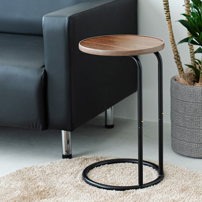 【欲しい場所に、欲しいものを】
重さわずか1.6kgの軽やかさで、リビングからベッドサイドへと気軽に持ち運び、いつでもあなたのそばで活躍します。