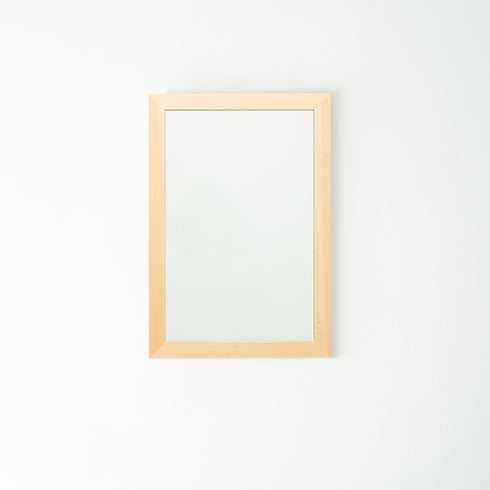 ウォールミラーは、玄関やトイレなどスペースの無い場所に鏡をプラスしたい場合に最適です。