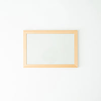 鏡を設置すると、空間に奥行が生まれてお部屋が広く感じられ、ミラーが光を反射することでお部屋全体が明るくなるというメリットもあります。