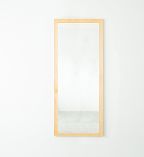 ウォールミラーは、玄関やトイレなどスペースの無い場所に鏡をプラスしたい場合に最適です。