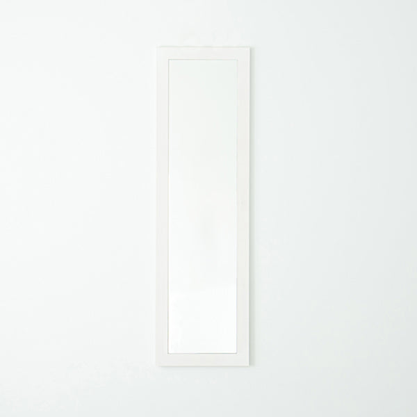 シンプルで場所を選ばず使いやすい、天然木を使用した国産幅広枠ウォールミラー。