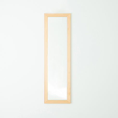 ウォールミラーは、玄関やトイレなどスペースの無い場所に鏡をプラスしたい場合に最適です。