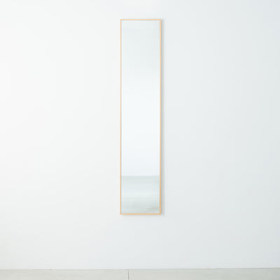 ウォールミラーは、玄関やトイレなどスペースの無い場所に鏡をプラスしたい場合に最適です。