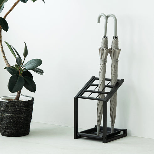 【空間に溶け込むデザイン】
余計な装飾のないミニマルなフォルムは、お気に入りのインテリアの邪魔をせず、空間にすっと溶け込みます。