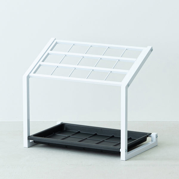 【お手入れ簡単な親切設計】
水滴で汚れても受け皿は簡単に取り外して丸洗いでき、いつでも清潔に保てます。