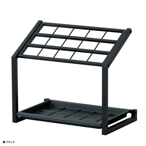 【空間を引き締めるブラック】
モダンでシックなブラックは、空間全体をぐっと引き締め、落ち着いた大人のエントランスを叶えます。