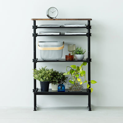 エントランス周りでシューズやスリッパなどを収納するだけでなく、お部屋の中で雑誌や本、お気に入りのフィギュアなどを並べてみるのはいかがでしょうか。