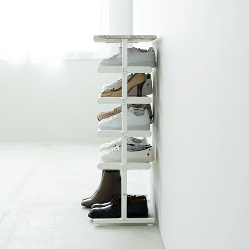 奥行き30cmというコンパクトなサイズ感は、エントランスやお部屋の中で圧迫感を与えることなくお使いいただけることでしょう。