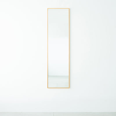 ウォールミラーは、玄関やトイレなどスペースの無い場所に鏡をプラスしたい場合に最適です。