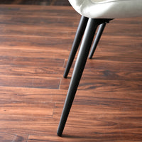 【スタイリッシュなアイアン脚】マットな質感の黒いアイアン脚が、デザインのアクセントとなり強度も兼ね備えています。