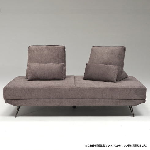 【深く、心地よく座る】
背中をしっかりと支える背クッションは、座る姿勢を自由に調整できるだけでなく、滑り止め付きで安定感も抜群だから、深く、心地よいリラックスタイムを約束します。