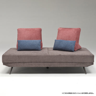 【クッションで彩る私の部屋】
ベースとなるシックなソファに、お気に入りのカラーをプラスすれば、あなただけの個性が光るお部屋が完成します。