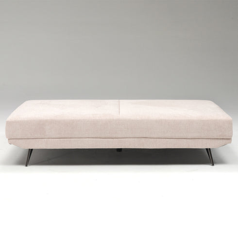 【洗練されたフラットデザイン】
ミニマルなフォルムが美しいベージュのソファは、お部屋をより広く、明るい印象へと導いてくれます。