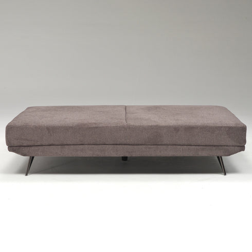 【空間を引き締めるダークグレー】
重厚感のあるダークグレーとシャープなスチール脚のコントラストが、リビングにモダンで高級感あふれる印象を与えます。