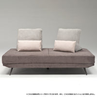 【異なる素材と色合いの調和】背クッションや枕を自由に選び、あなただけの快適な座り心地を追求できます。