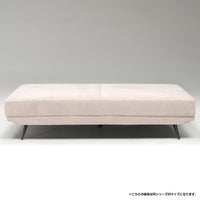 【座面広々、自由な使い方】背クッションを置かずに、広々とした座面を自由に活用できます。