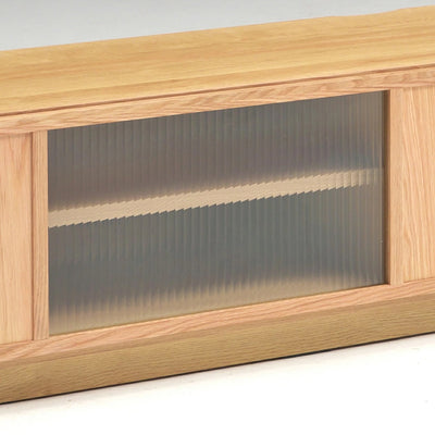 波板ガラスが収納物をさりげなく隠し、生活感を抑えたすっきりとした印象に。