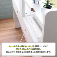 【生活感を隠す魔法の棚】ヘッドボードの内側には電源タップを丸ごと隠せる収納スペースがあり、見せたくない配線類をすっきりと片付けながら、棚の上は便利に使えます。