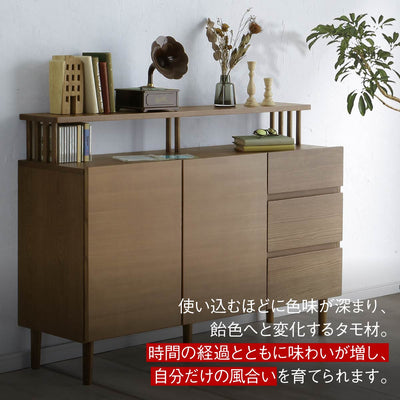 【時間をかけて育てる家具】
使い込むほどに色味が深まり、美しい飴色へと変化していくタモ材は、時間の経過とともに自分だけの特別な風合いを楽しめます。