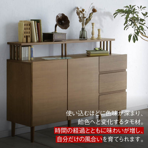 【時間をかけて育てる家具】
使い込むほどに色味が深まり、美しい飴色へと変化していくタモ材は、時間の経過とともに自分だけの特別な風合いを楽しめます。