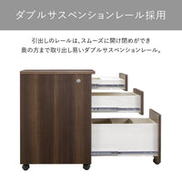 【奥まで見渡せる滑らかな引出】ダブルサスペンションレールのおかげで、重い書類を収納しても驚くほどスムーズに、一番奥の物までストレスなく取り出せます。