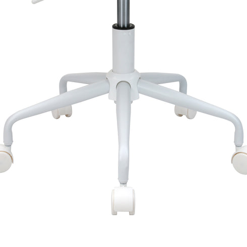 【安定感のある5つの支え】
優雅な曲線を描くスチール製の脚部は、デザインのアクセントになるだけでなく、5つのキャスターで体重をしっかり支え、抜群の安定感とスムーズな移動を実現します。