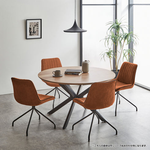 【温かい会話が生まれる場所】
明るいナチュラルな円卓と温かみのあるチェアが、家族や友人との楽しい食事の時間を演出します。