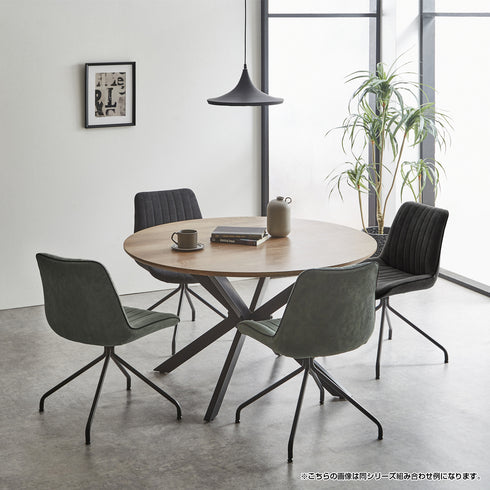 【色で遊ぶダイニング空間】
違うカラーを組み合わせれば、お部屋はもっとあなたらしくなり、回転チェアがテーブルからの出入りをスマートに、そして快適に彩ります。