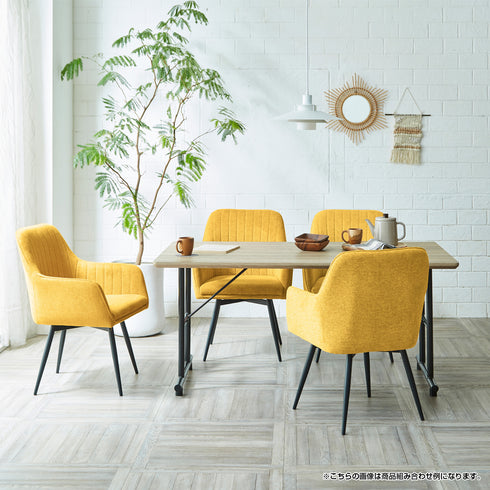 【笑顔が集まる、ダイニングの中心】
置くだけでお部屋がパッと華やぐイエローのチェアは、体をすっぽり覆う快適な座り心地で、みんなの笑顔が集まる特別な場所を演出します。