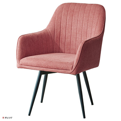 【暮らしに寄り添う、優しい一脚】
肌触りの良いファブリックと丸みを帯びたフォルムが優しい印象を与え、くるりと回る座面で、毎日の立ち座りのちょっとした動作も快適になります。