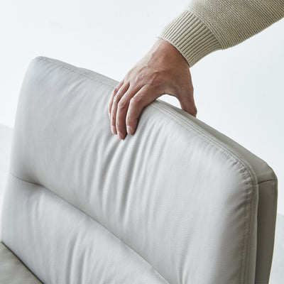 背座ともに厚みがしっかりとあり、ボリューム感もあるので、座ったときに心地よくフィットしてくれることでしょう。