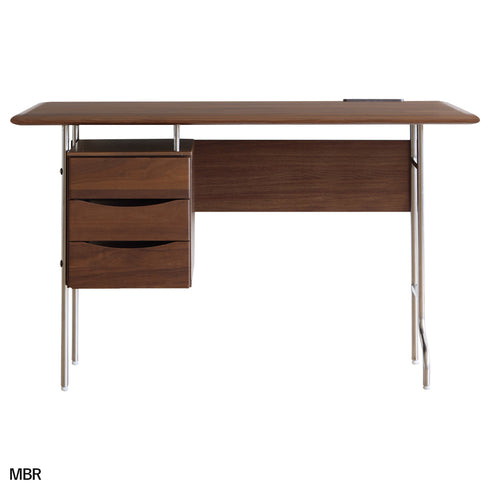 【シックな大人の書斎デスク】
深みのあるウォールナット材の突板が落ち着いた印象を与え、シックで高級感あふれる書斎空間を創り出す、魅力的な一台です。