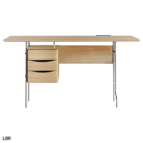 【明るさが広がるオークの彩り】
軽やかなオーク材の木目が、お部屋に明るさと開放感をもたらし、利き手を選ばない引き出しの配置で、誰もが心地よく使えるパーソナルスペースを叶えます。