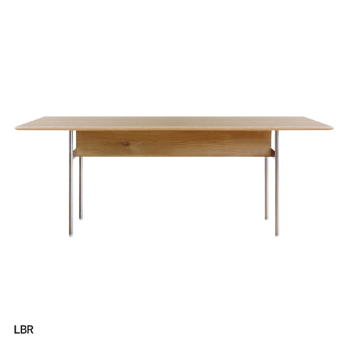 【洗練された、佇まい】
ステンレスの輝きと、明るいオーク材の美しい木目が調和したLBR色は、お部屋に開放感と、洗練された印象を与えます。