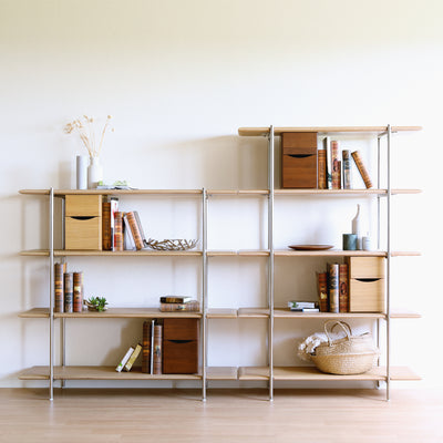 【魅せる、異素材ミックス】
ステンレスと天然木の美しい調和が、洗練された空間を演出し、棚と引出しの2トーンコーデで更にオシャレなお部屋を叶えます。