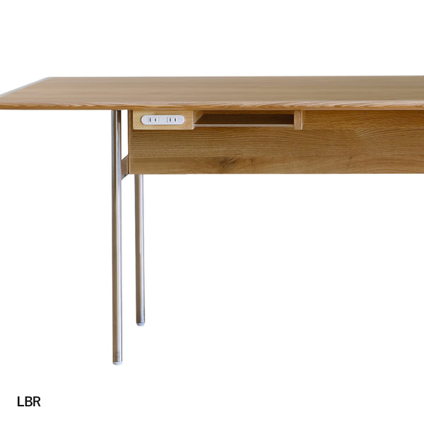 【シックな空間を演出】
ステンレスの美しい光沢と、落ち着いたウォールナット色の木板が高級感を醸し出すテーブルに、便利な2口コンセントを備え、あなたのデスクワークをより快適でスタイリッシュなものへと変えるでしょう。