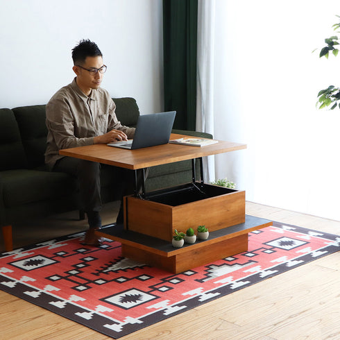 天板を自由に昇降することができます。